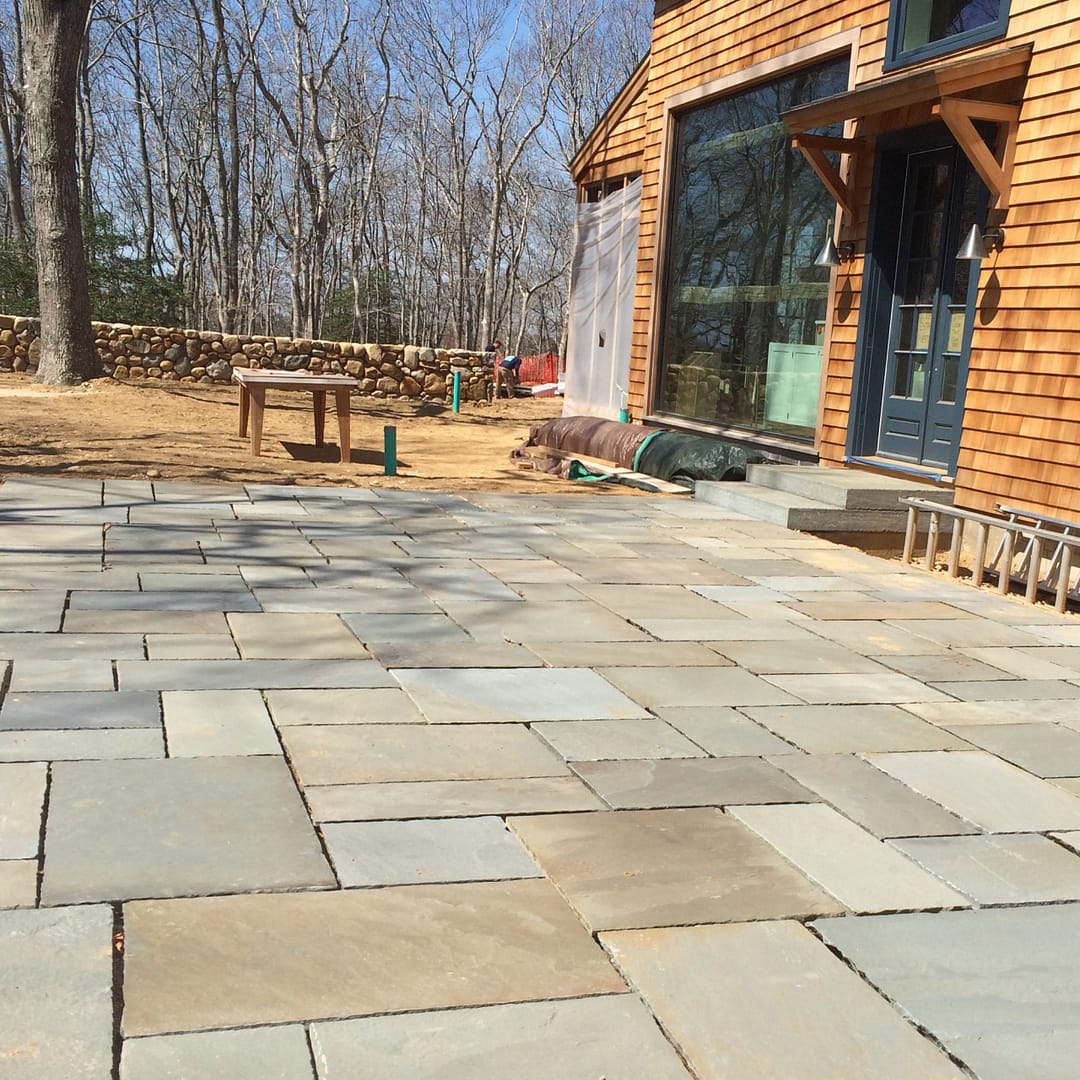 Stone-Curators-Bluestone-patio-with-universal-pattern