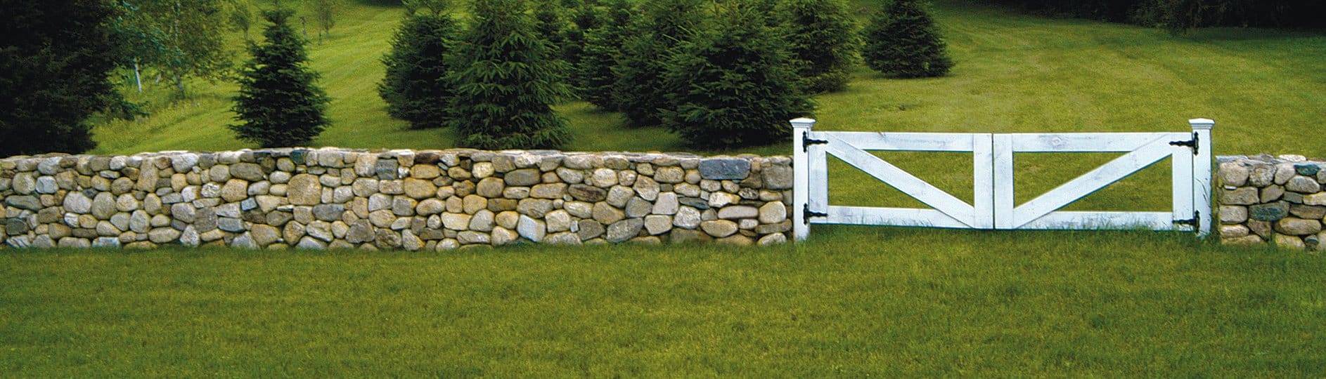 Unweathered buff rounds freestanding wall