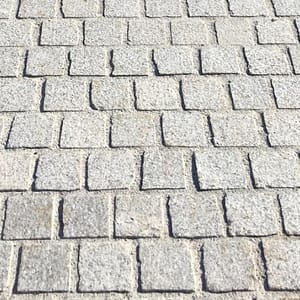 Stone-Curators-Gray-Ariz-Granite-Cobblestone-Pavers
