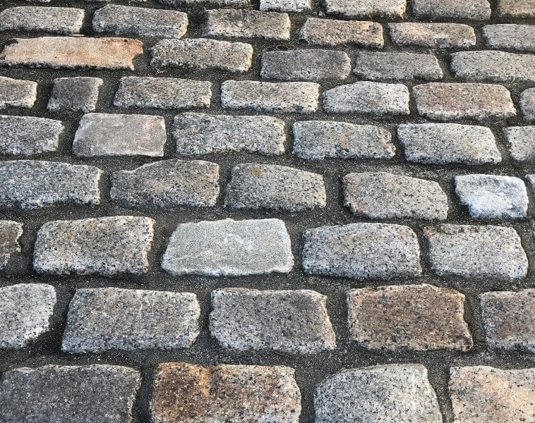 Stone-Curators-Reclaimed-Granite-New-England-Medium-Cobblestone-Closeup