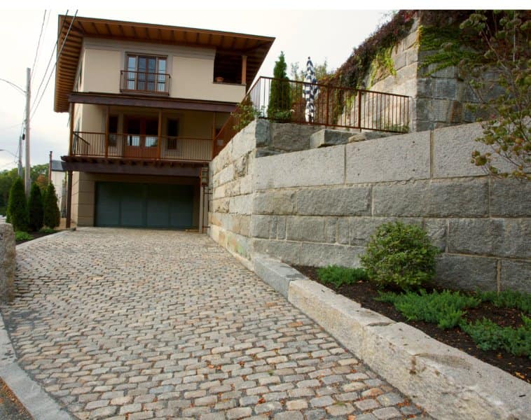 Stone-Curators-Reclaimed-New-England-Granite-Cobblestones-Medium-driveway