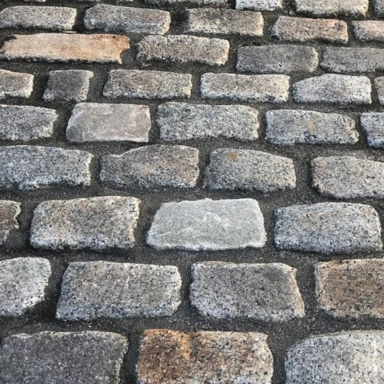 Reclaimed New England Granite Cobblestones Medium Pavers