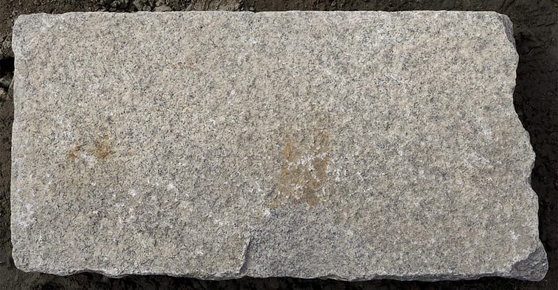 Reclaimed-reclaimed-granite-curbstone-plank-paver-material-gray-1080x561-1