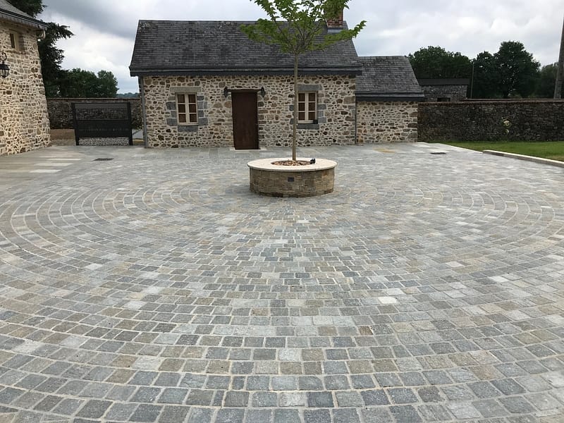 P813 Pietra Italia Full Color Gneiss Cobblestone Cubes Stone Curators