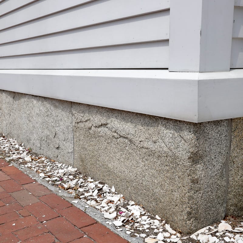 stone_curators-reclaimed_second_generation_granite_curbstone_full_bed_veneer