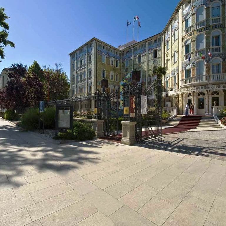 Application image for Veneto Rosato Limestone. The image shows this material being used in a patio pavers application. The surface finish shown is flamed. Dominant colors shown are beige and tan. The color mix creates a warm feeling.