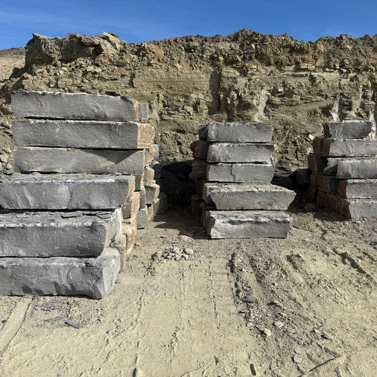 Application image for Great Plains Limestone - Gray. The surface finish shown is split-face. The dominant color shown is gray.