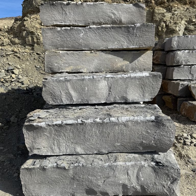 Application image for Great Plains Limestone - Gray. The surface finish shown is split-face. The dominant color shown is gray.