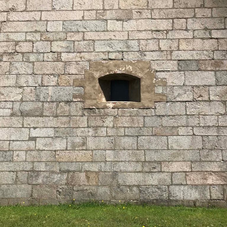 The image shows this material being used in a full bed veneer application. Dominant colors shown are beige, gray and tan; with brown and cream secondaries. The color mix creates a warm feeling. Regular and speckled color patterns.