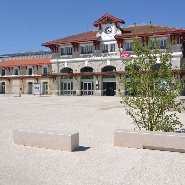 Feature image for Limestone - Classico Beige. The image shows this material being used for seating &amp; benches and public area. The dominant color shown is beige; with gray, pink, purple, white, tan and cream secondaries. Solid, fine speckled and cloudy color patterns.  