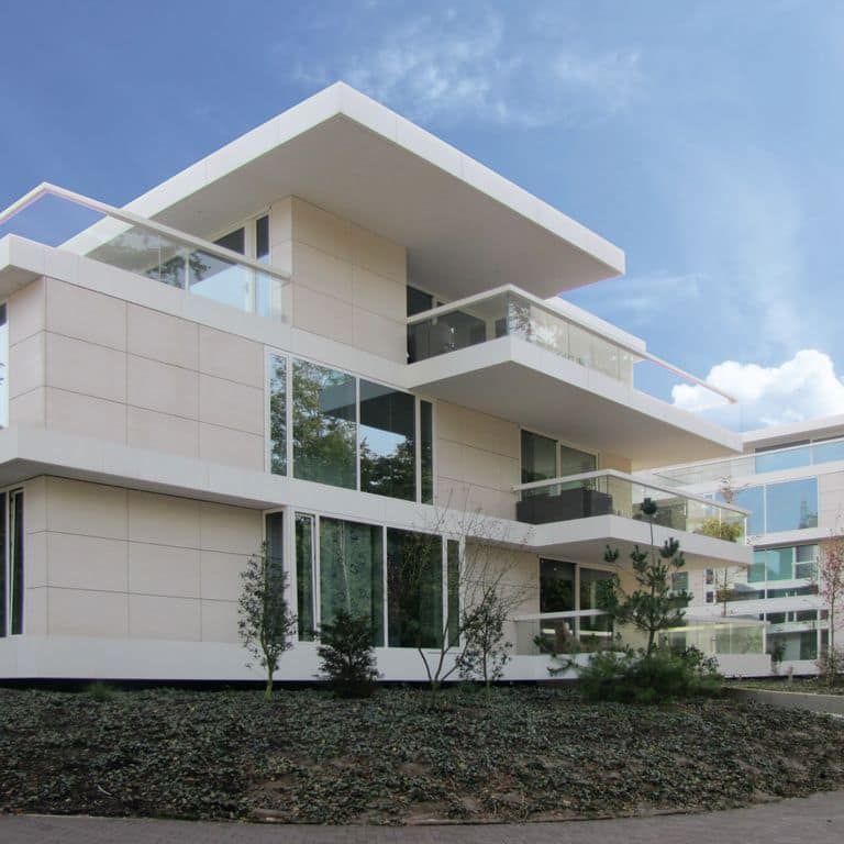 Feature image for Royal Rosa Limestone. The image shows this material being used for full bed veneer and thin veneer. Dominant colors shown are white and cream; with a beige secondary. Solid color pattern.