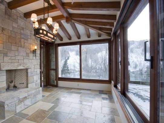 Application image for Quartzite - Sterling Tan.. The image shows this material being used for interior floor, full bed veneer and thin veneer.
