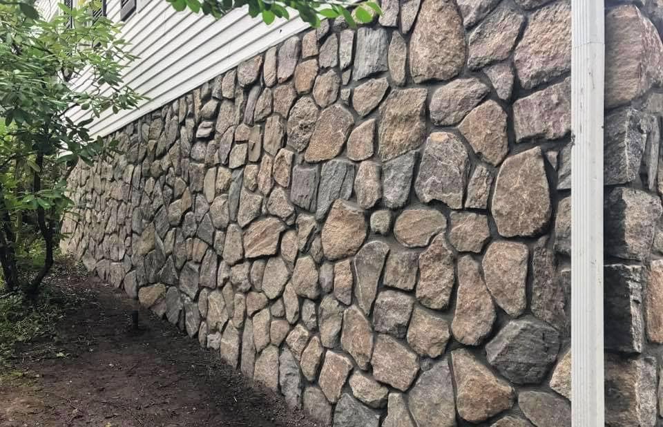 Application image for Fieldstone - Old New England Wall.. The image shows this material being used in a thin veneer application.