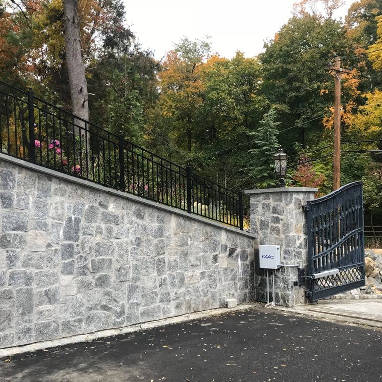 Application image for Greenwich Blue Granite. The image shows this material being used for full bed veneer and thin veneer. The surface finish shown is split-face. The dominant color shown is gray. The color mix creates a warm feeling. Regular color pattern.