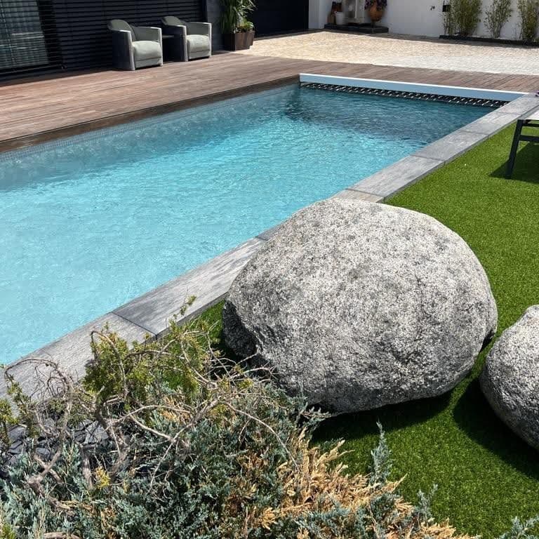 Application image for Black Schist. The image shows this material being used in a pool coping application. Dominant colors shown are black and gray. The color mix creates a cool feeling.