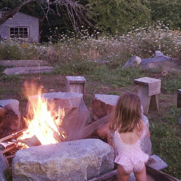 Application image for Reclaimed D-Radius Curbstone. The image shows this material being used in an outdoor fire concepts application. This is a landscape stone for outdoor applications. Suitable for general use, freeze-thaw conditions and low heat absorption surfaces situations. Relatively higher in price.