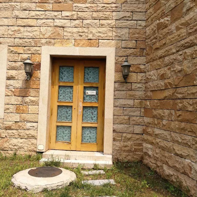 The image shows this material being used for full bed veneer and thin veneer.