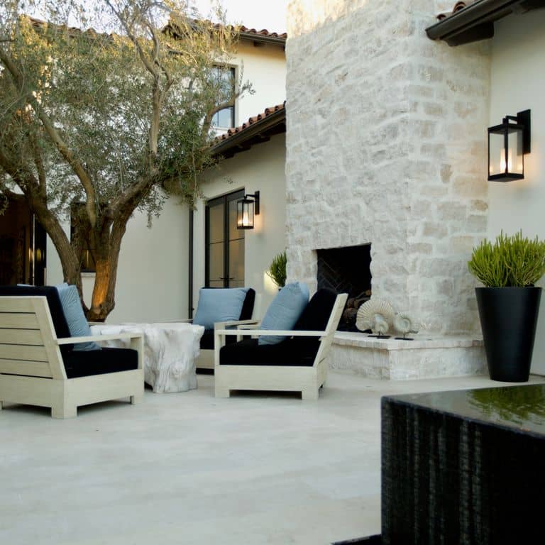 Feature image for Limestone - Tundra Cream Rubble. The image shows this material being used for outdoor fire concepts, full bed veneer and thin veneer. Dominant colors shown are gray, white and cream; with a beige secondary. The color mix creates a warm feeling. Regular color pattern.
