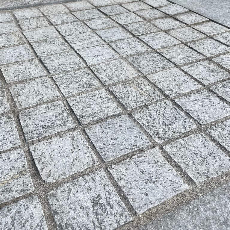 Pietra Italia Gray Gneiss - Cobblestone