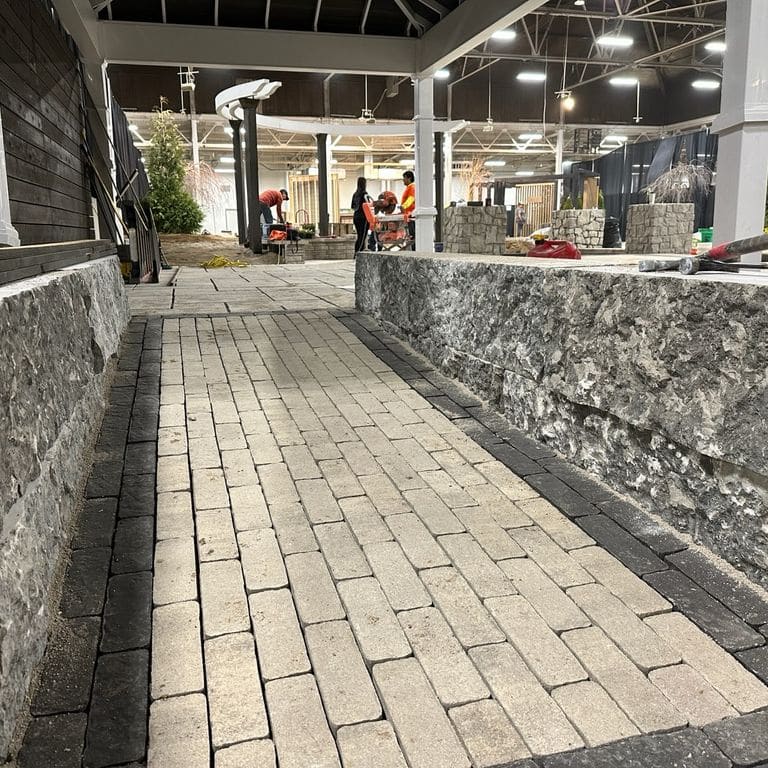 Feature image for Madison Limestone - Splitface Wallstone. The surface finish shown is split-face. The dominant color shown is gray. The color mix creates a warm feeling.