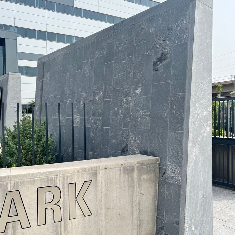 Application image for Strata Mist Cross-Cut Gneiss - Cut to Size Veneer. The image shows this product being used for full bed veneer and thin veneer. The dominant color shown is gray. The color mix creates a cool feeling.