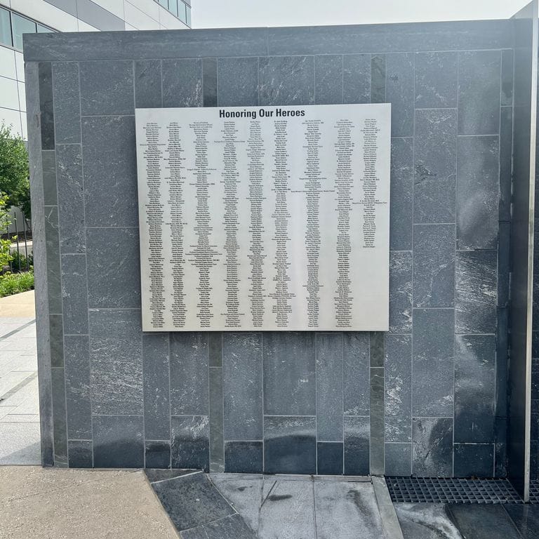 Application image for Strata Mist Cross-Cut Gneiss - Cut to Size Veneer. The image shows this product being used for full bed veneer and thin veneer. The dominant color shown is gray.