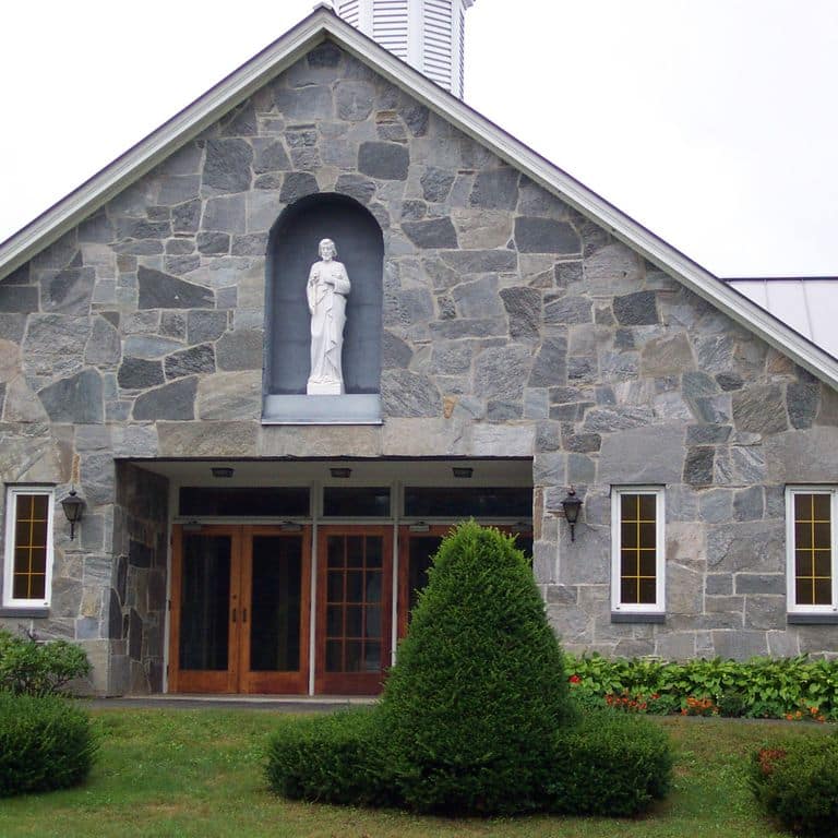Application image for Chester Granite - Thin Veneer. The image shows this product being used for full bed veneer and thin veneer. The surface finish shown is split-face with flat plane. The dominant color shown is gray; with beige, blue, purple and tan secondaries. The color mix creates a cool feeling. Speckled and random color patterns.
