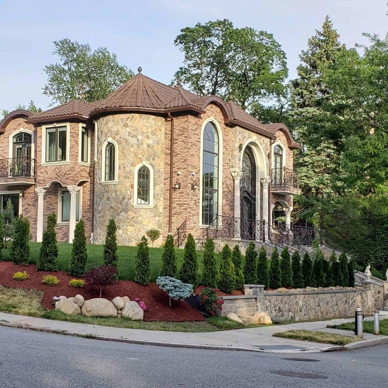 Application image for Boston Blend Granite Veneer - Mosaic. The image shows this product being used in a full bed veneer application. The surface finish shown is . The dominant color shown is gray. The color mix creates a warm feeling.