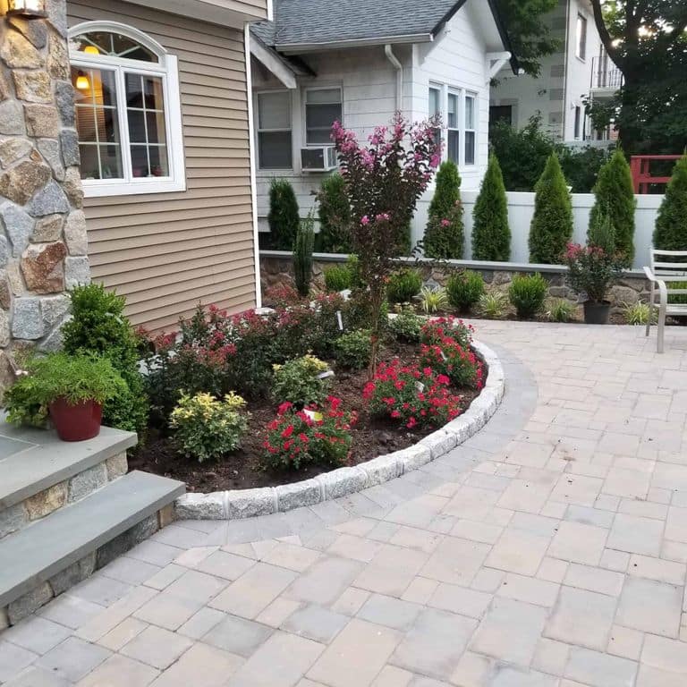 Application image for Boston Blend Granite Veneer - Mosaic. The image shows this product being used in a thin veneer application. The surface finish shown is . The dominant color shown is gray. The color mix creates a warm feeling.