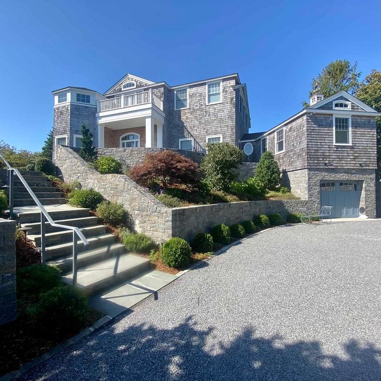 Application image for Vineyard Granite - Thin Veneer. The image shows this product being used in a thin veneer application. The surface finish shown is split-face. Dominant colors shown are gray and tan. The color mix creates a cool feeling.