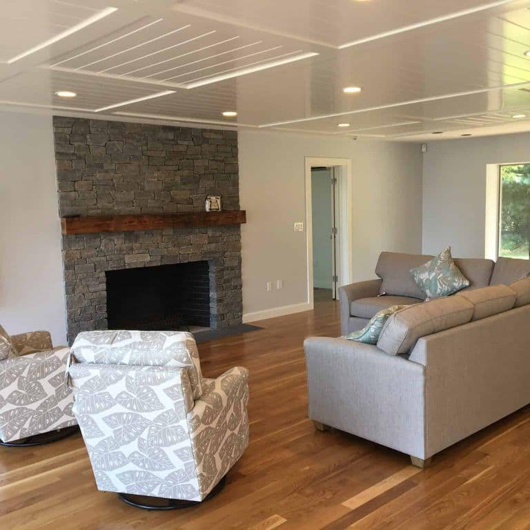 Application image for Vineyard Granite Veneer - Ledge. The image shows this product being used in a thin veneer application. The surface finish shown is split-face. Dominant colors shown are brown and gray. The color mix creates a warm feeling.