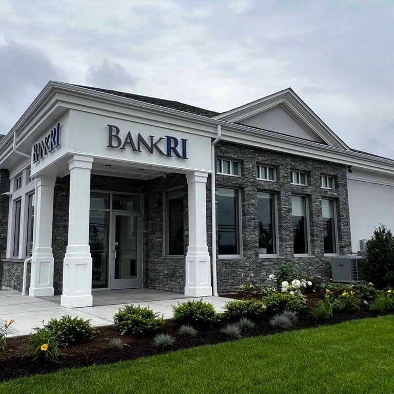 Application image for Greenwich Gray Granite Veneer - Ledge. The image shows this product being used in a full bed veneer application. The surface finish shown is split-face. The dominant color shown is gray. The color mix creates a cool feeling.