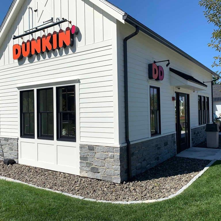 Application image for Oyster Bay Granite Thin Veneer - Ashlar. The image shows this product being used in a thin veneer application. The surface finish shown is split-face. The dominant color shown is gray. The color mix creates a cool feeling.