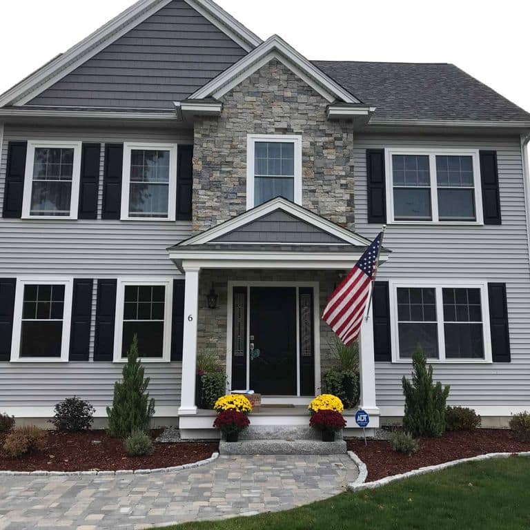 Application image for Boston Blend Granite Thin Veneer - Ashlar. The image shows this product being used in a full bed veneer application. The surface finish shown is split-face. The dominant color shown is gray. The color mix creates a warm feeling.