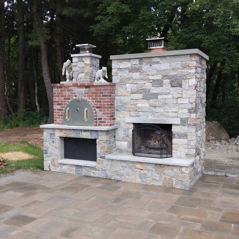 Application image for Boston Blend Granite Thin Veneer - Ashlar. The image shows this product being used in a thin veneer application. The surface finish shown is split-face. Dominant colors shown are gray and tan. The color mix creates a warm feeling.