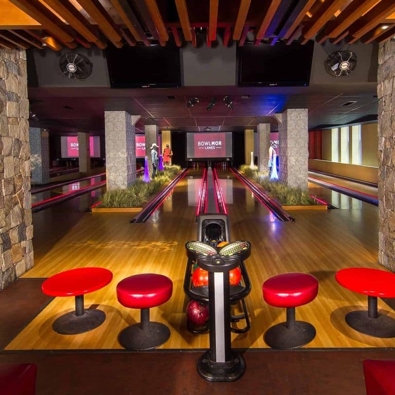 Application image for Boston Blend Granite Veneer - Square and Rectangles. The image shows this product being used in a thin veneer application. The surface finish shown is . Dominant colors shown are brown and tan. The color mix creates a warm feeling.