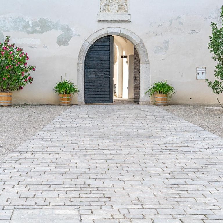  Bavarian Dolomite Gray Limestone - Sandblasted Cobblestones