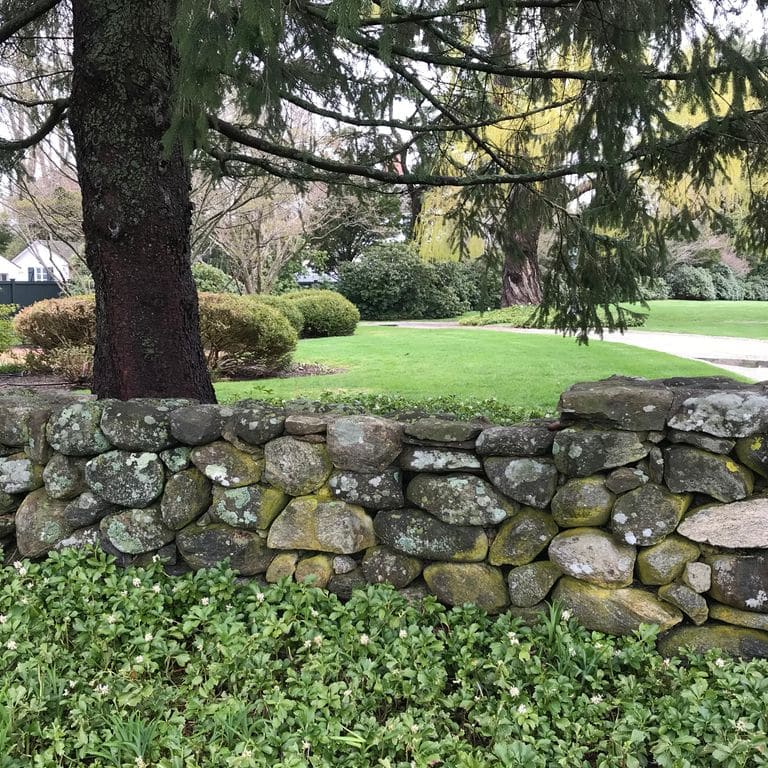 The image shows this product being used in a landscape wallstone application.