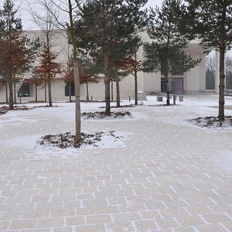 Application image for Limestone - Mountain Hard Beige - Cobblestones Pavers. The image shows this product being used in a patio pavers application.