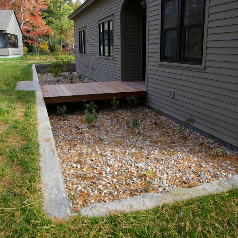 Application image for Reclaimed First Generation Granite Curbstone Edging. The image shows this product being used in a landscape curbing &amp; edging application. This is a landscape stone for outdoor commercial and residential applications. Suitable for general use, freeze-thaw conditions, low heat absorption surfaces, high traffic areas, low slipperiness surfaces and high heel compatibilty situations. Higher to high on the price spectrum.
