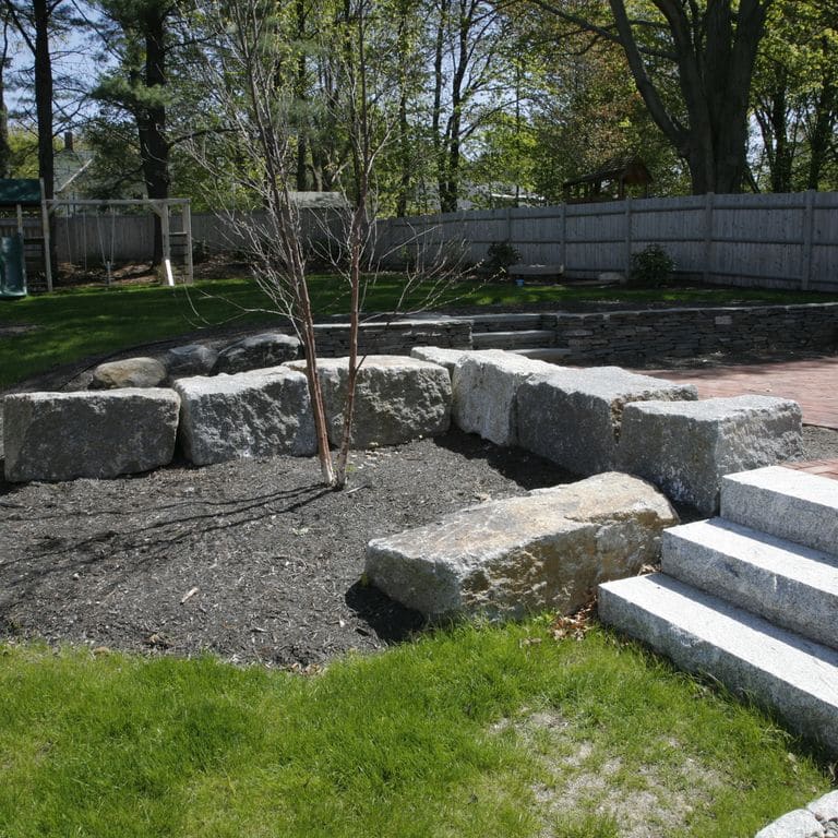 The image shows this product being used for landscape wallstone and landscape curbing &amp; edging.