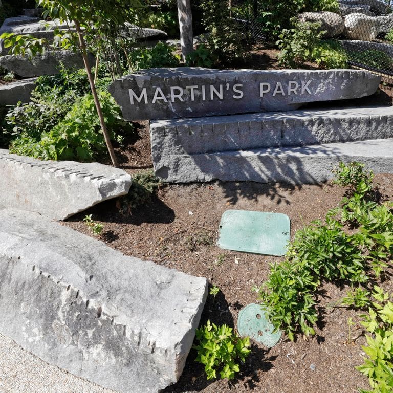 The image shows this product being used for seating &amp; benches and landscape wallstone.