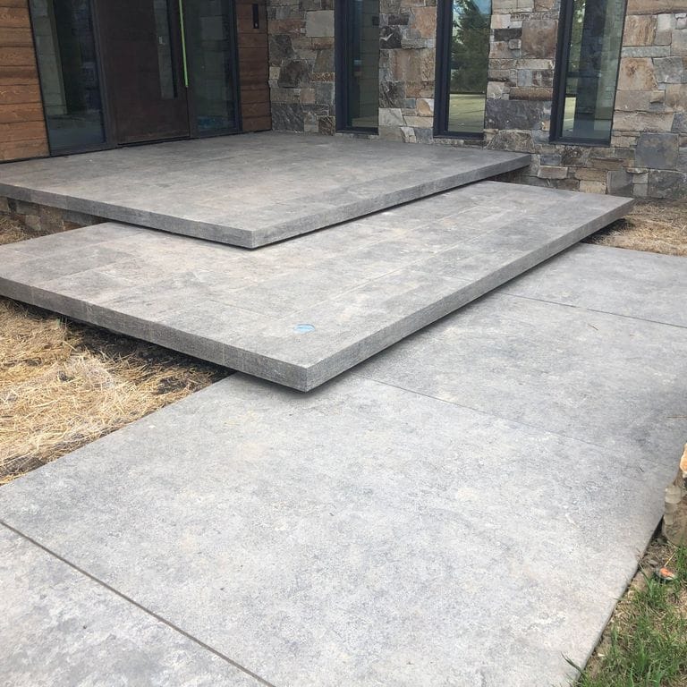 Application image for Highland Limestone - Steps. The image shows this product being used for landings and monolithic steps. The surface finish shown is flamed. The dominant color shown is gray. The color mix creates a warm feeling.