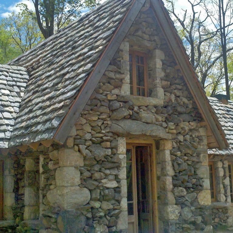 Feature image for New England Granite Mix - Roof Shingles. The image shows this product being used in a Roof Shingles application. The dominant color shown is gray; with blue, green, pink and white secondaries. The color mix creates a cool feeling. Regular color pattern.