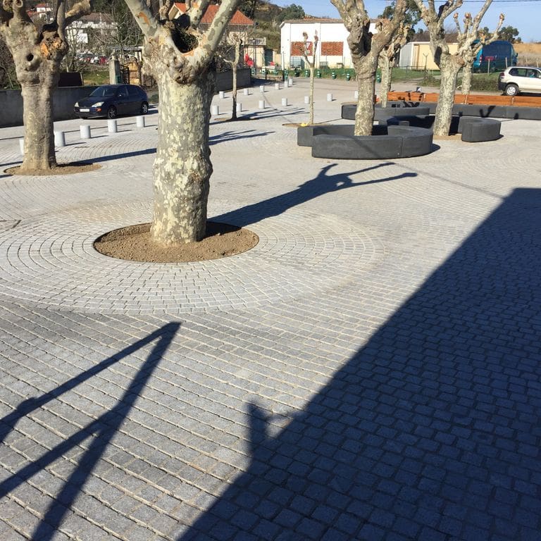 The image shows this product being used for path pavers and patio pavers.