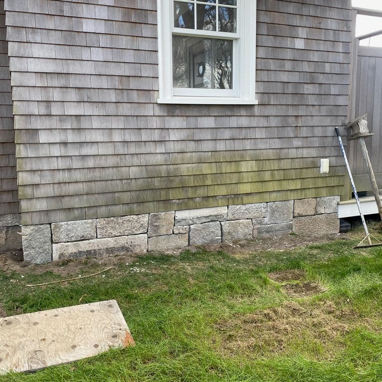 Application image for Granite - Reclaimed Veneer- Thin. The image shows this product being used in a thin veneer application. The dominant color shown is gray. The color mix creates a cool feeling.