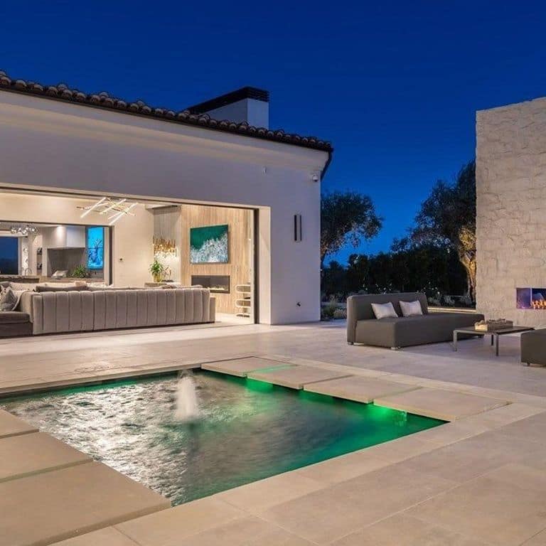 Feature image for Limestone- Blanco - Wall Veneer. The image shows this product being used for full bed veneer and thin veneer. Dominant colors shown are beige, white and tan; with a cream secondary. The color mix creates a warm feeling. Regular color pattern.