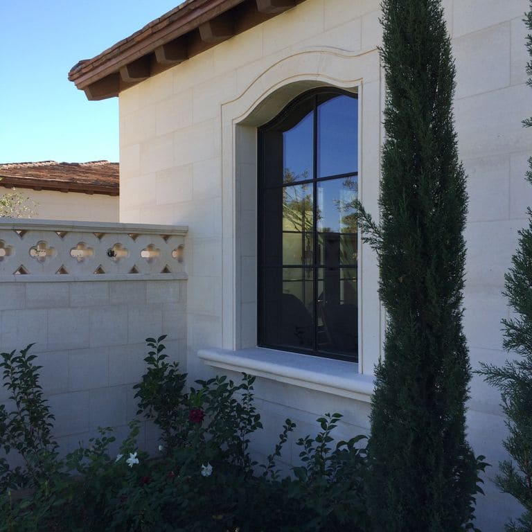 The image shows this product being used for Limestone- Blanco - Wall Veneer.