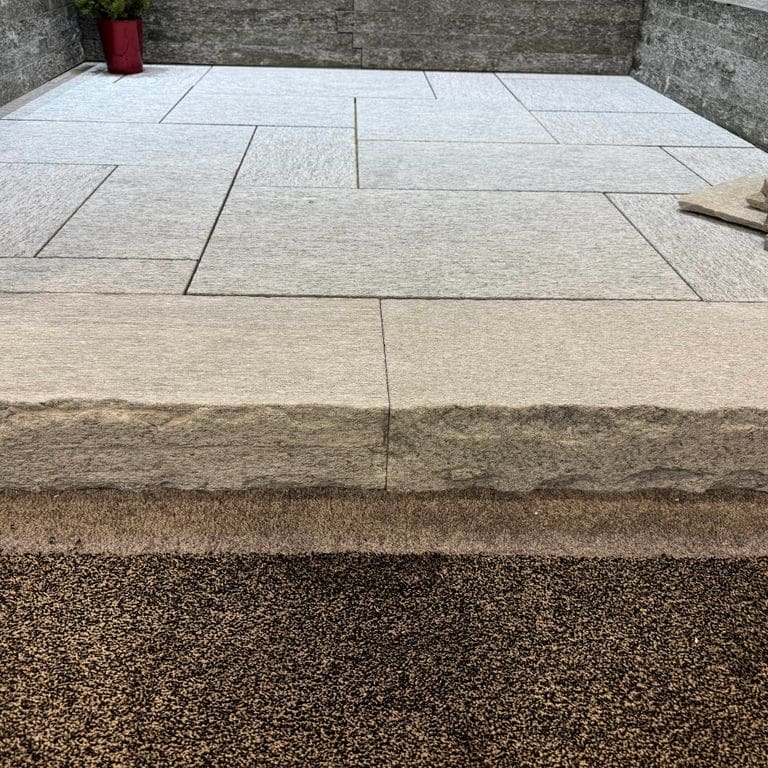 Pietra Italia Gray Gneiss - Monolithic Steps