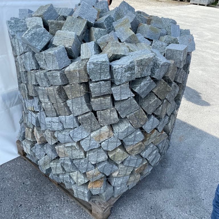 Application image for Pietra Italia Full Color Gneiss - Cobblestone Cubes. The surface finish shown is split-face. Dominant colors shown are beige and gray. The color mix creates a warm feeling.